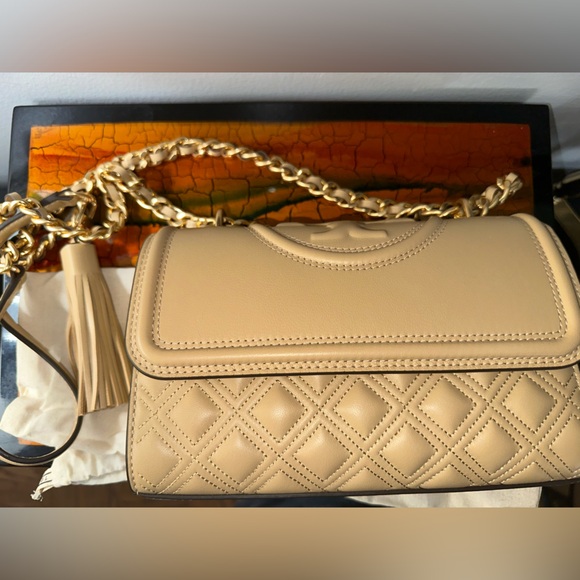 Tory Burch Small Fleming in Desert Dune Tan - Picture 4 of 11